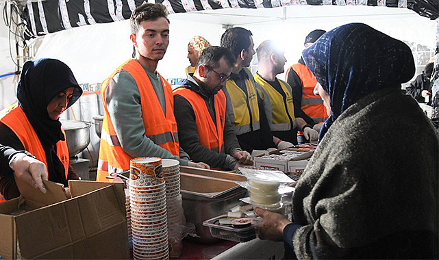 5 bin depremzedeye sahur ve iftar yemeği çıkarıyor