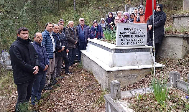 Alaçam'da şehide kabri başında anma