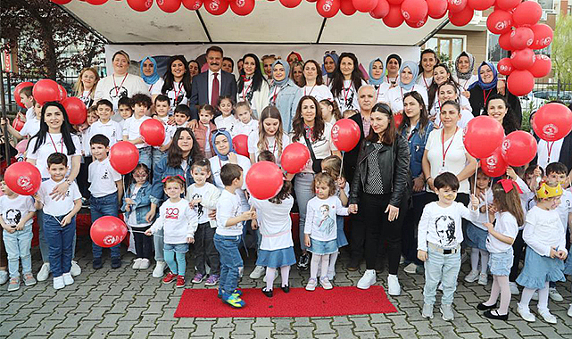 AtaÇocuklu miniklerin 23 Nisan coşkusu