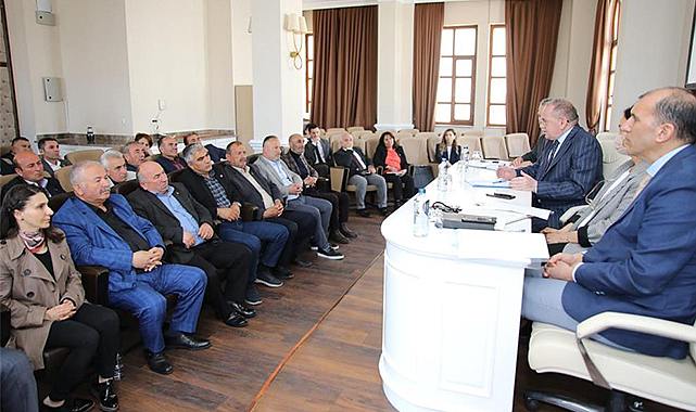 Başkan Demir’den muhtarlara: “Biz sizin için varız”