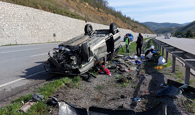 Bayram iznine giden ailenin aracı takla attı