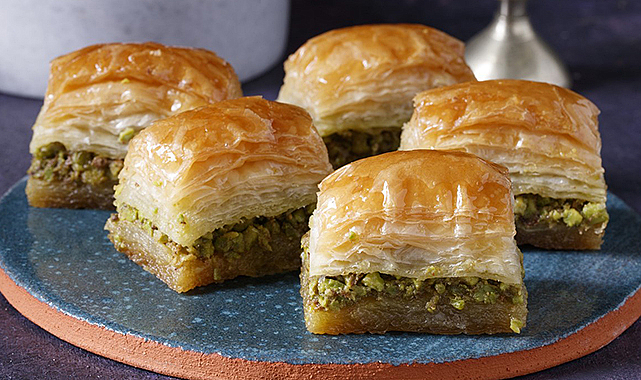 Bayram öncesi tatlı fiyatları iki katına yükseldi: Cevizli baklavaya talep arttı