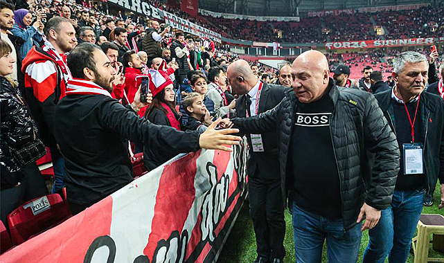 'Efsane takım Süper Lig'e devam edecek'