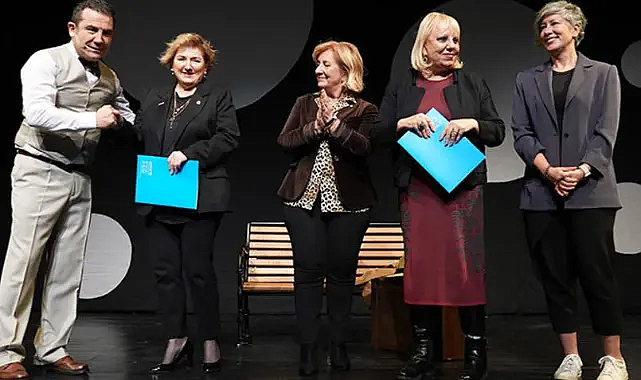 Ferhat Göçer depremzede çocuklar için sahneye çıktı