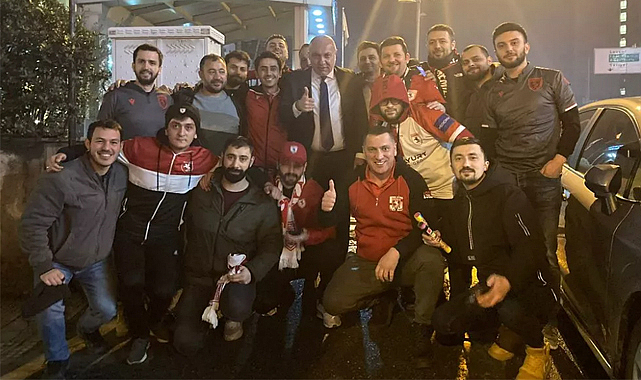 İstanbul'daki Samsunsporlular, Başkan Yıldırım ile şampiyonluğu kutladı