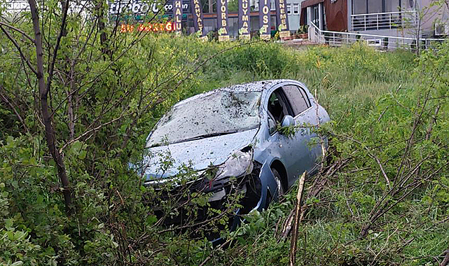 Kazada yola düşen direkten kaçan otomobil takla attı: 1 yaralı