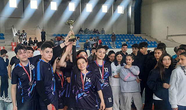 Korfbol’da kupa Spor Lisesi’nin