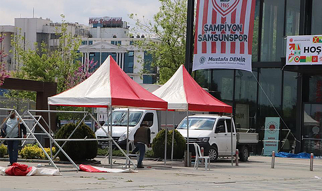 OKAF'23'te tepki çeken çadır rengi yerine 'kırmızı-beyaz'