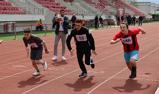 Özel sporcular madalya için koştu