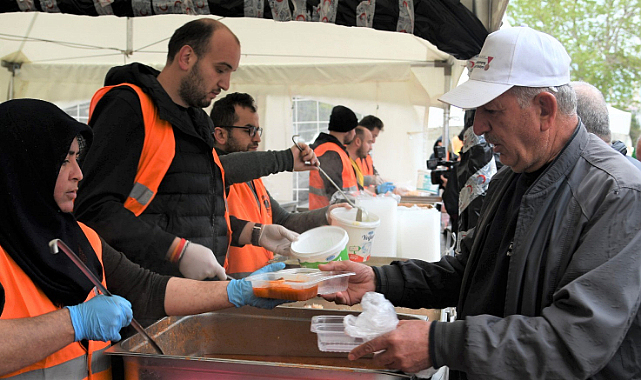 Samsun Büyükşehir 750 bin kişilik sıcak yemek dağıttı