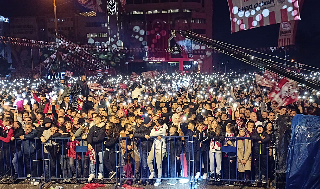 Samsun'da Cumhuriyet Meydanı'nda büyük coşku