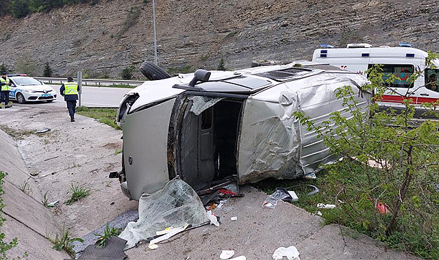 Samsun'da minibüs takla attı: 4 yaralı