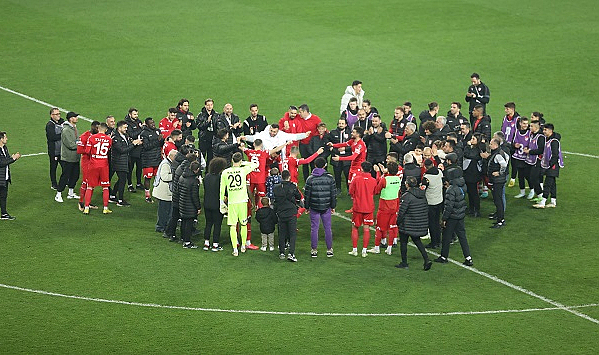 Samsunspor'dan erik dalı ile kutlama