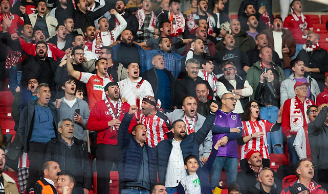 Samsunspor taraftarı takımına susmadan destek verdi