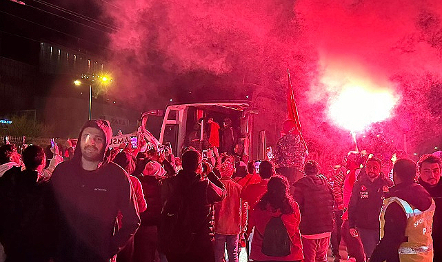 Samsunspor taraftarı Pendik galibiyeti ile sokaklara döküldü
