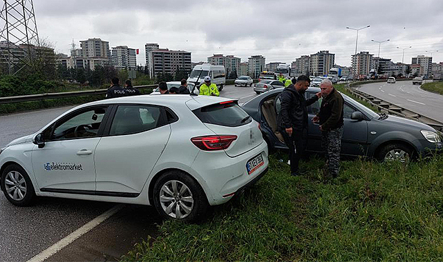 Yağmurdan kayganlaşan yolda 3 araçlı kaza: 1 yaralı