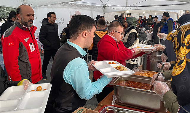 Yetim ve dezavantajlı bireyler iftar çadırında buluştu