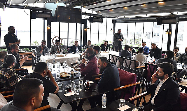 Bakan Muş Kaffa Kafee Marina'da sahil esnafı ile buluştu