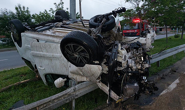 Bariyere çarpan araç takla attı:1'i ağır 2 yaralı