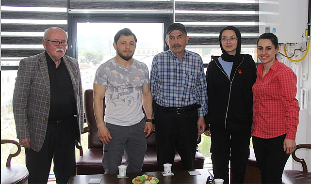 Bilek güreşi turnuvalarında derece alan sporcu ödüllendirildi