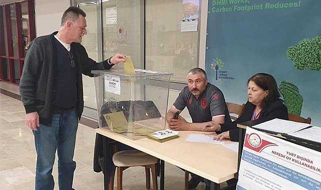 Çarşamba Havalimanı'nda oy verme işlemi sürüyor