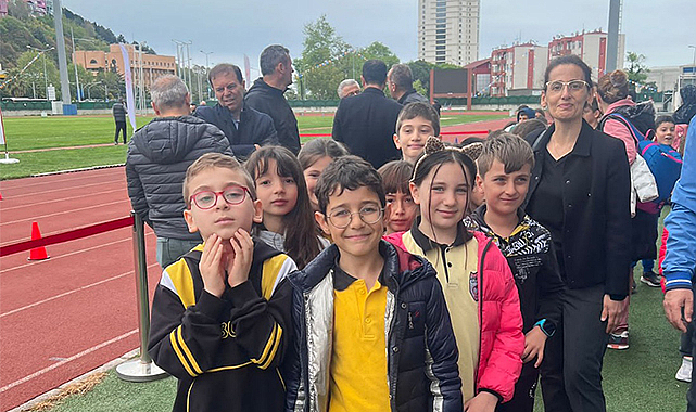 Çocuklar stadı şenlendirdi