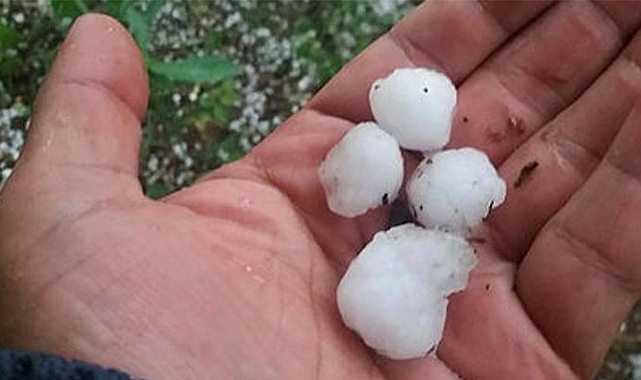 Denizli’de ceviz büyüklüğünde dolu yağdı