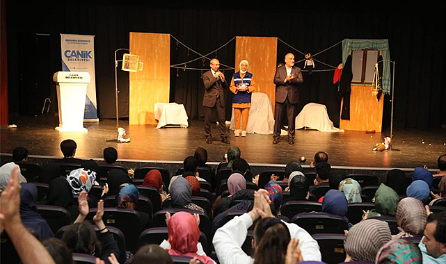 ‘Filistin Hakkında Konuşmalıyız’ tiyatro gösterisi