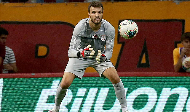 G.Saraylı kaleci Okan Kocuk, Samsunspor'un transfer teklifine şartlı 'evet' dedi...