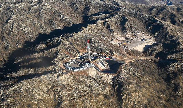 Gabar Dağı'ndaki petrol sahasında açılan artezyen kuyusundan petrol çıktı