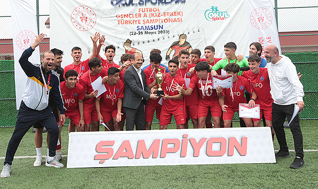 Uğur Okulları finalde şampiyonluğu kaptırdı!