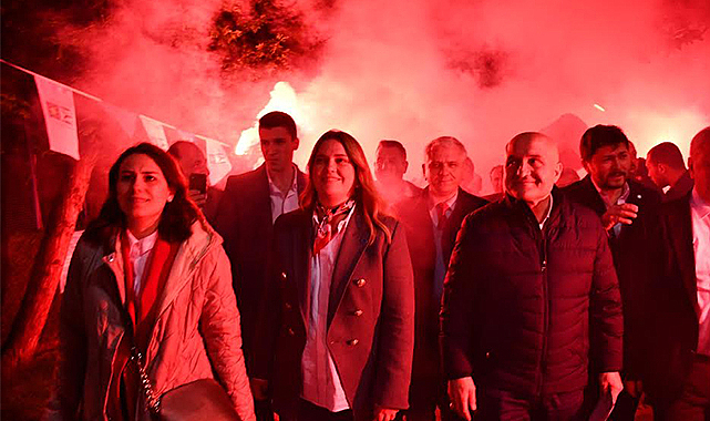 İYİ PARTİ GENÇLİK PARKI'NDA HALKLA BULUŞTU