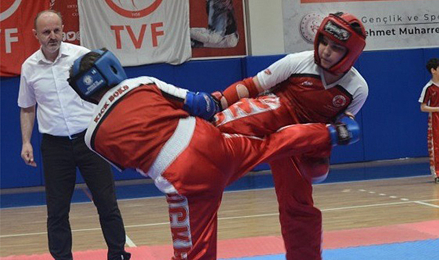 Kick Boks’ta kupalar sahiplerini buldu