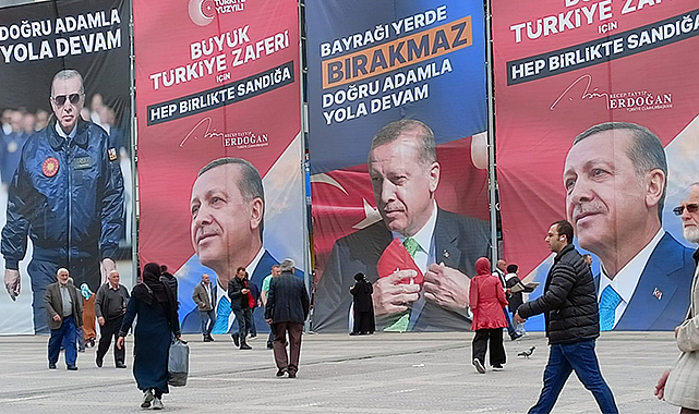 Meydan Erdoğan totemleri ile donatıldı