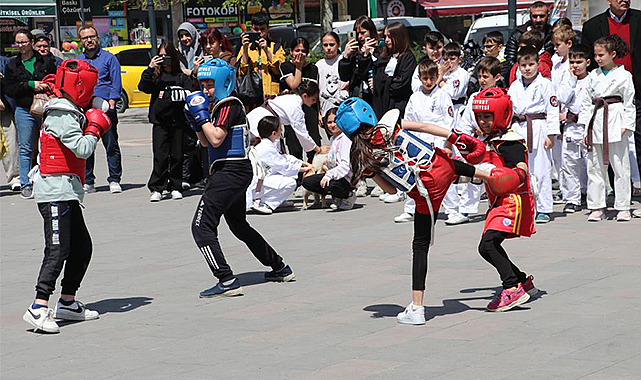 Meydanlar çocuk ve gençlerle şenlendi
