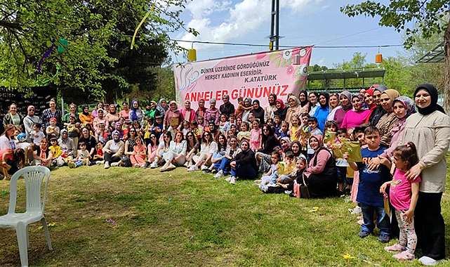 Miniklerden Anneler Günü kutlaması
