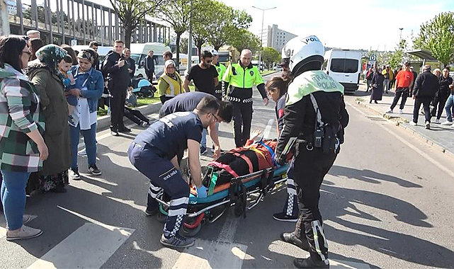 Motosiklet yayaya çarptı: 2 yaralı