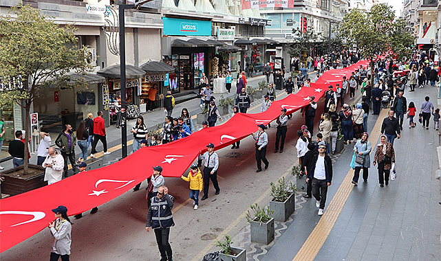 Samsun'da 1919 metrelik Türk bayrağıyla yürüyüş yapıldı