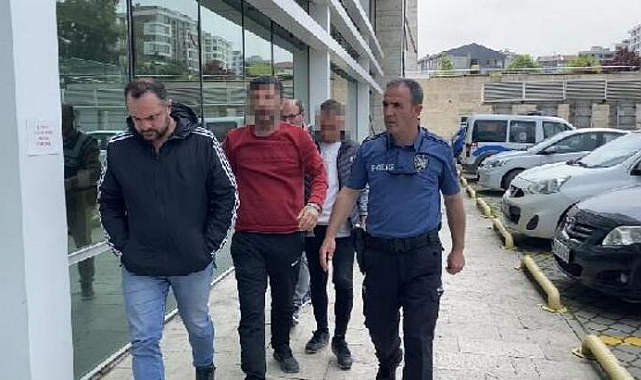 Telefonda küfredeni parkta bıçakladı