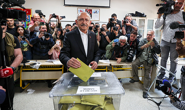 The Guardian: Kılıçdaroğlu’nun oyları geriden başlaması olası