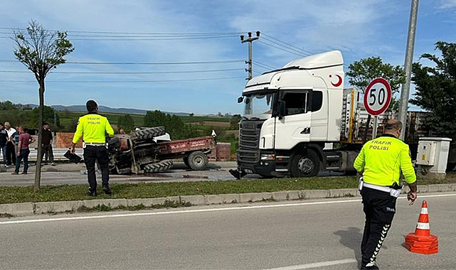 Vezirköprü'de tırla çarpışan traktörün sürücüsü yaralandı