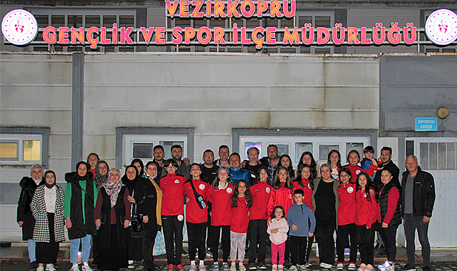 Voleybol Midi Kızlar şampiyonaya gitti