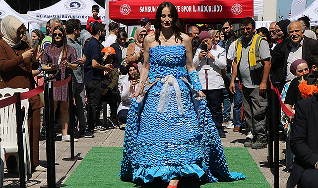 10 bin kapaktan yapılan elbise Guinness'e aday