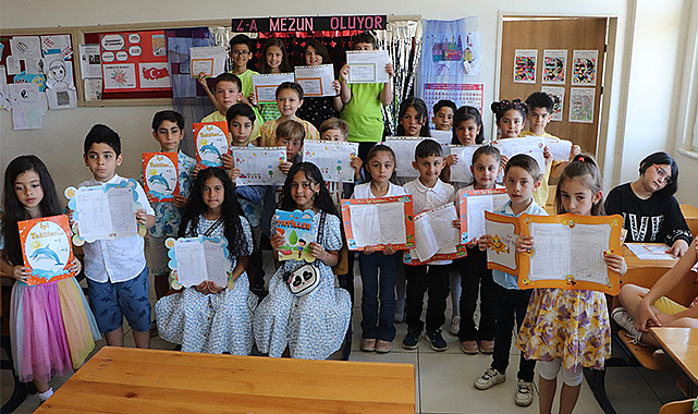 10 ikiz ve 2 üçüz öğrenci karne heyecanı yaşadı