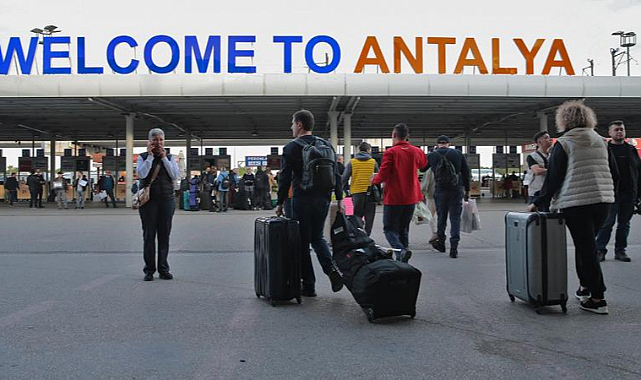 Antalya'ya hava yoluyla 5 milyonu aşkın turist geldi