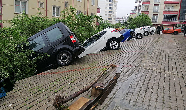 Atakum’da sel nedeniyle 5 araç ve tekne zarar gördü