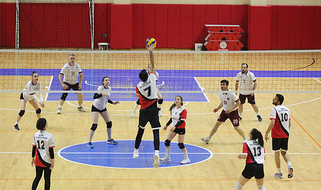 Bafra'da Kurumlar Arası Atatürk Kupası Voleybol Turnuvası sona erdi