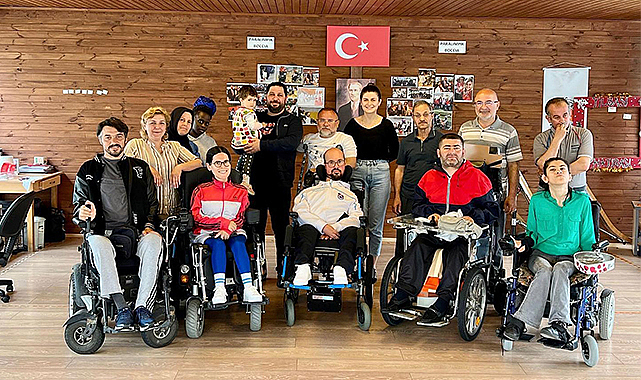 Başkan İlker Deryal sporcularla boccia oynadı