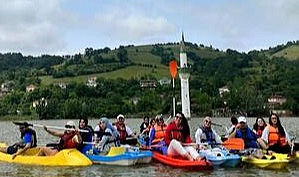 'Batık minare' çevresinde kano ile gezi