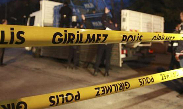 Bir evde 3 kişinin cesedi bulundu